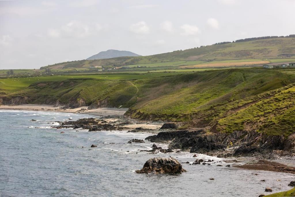 Rhiw Plas Newydd With Swimming Pool, Fire Pit, And Log Fires 빌라 외부 사진