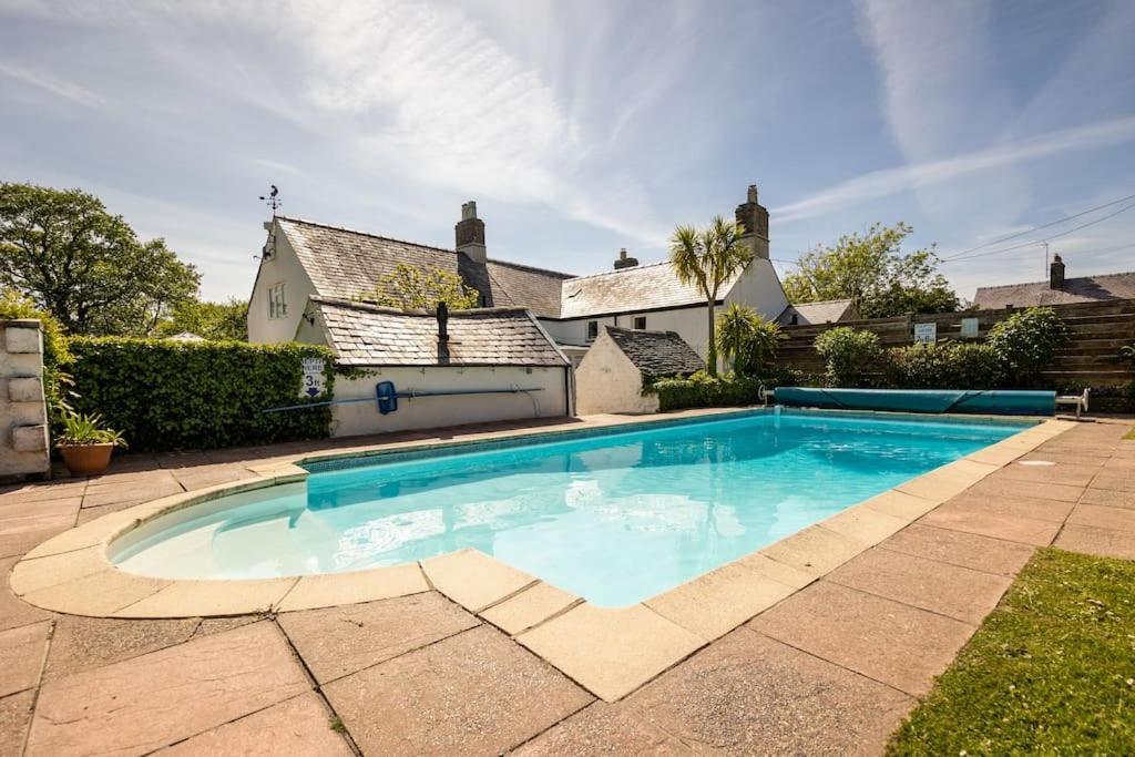 Rhiw Plas Newydd With Swimming Pool, Fire Pit, And Log Fires 빌라 외부 사진