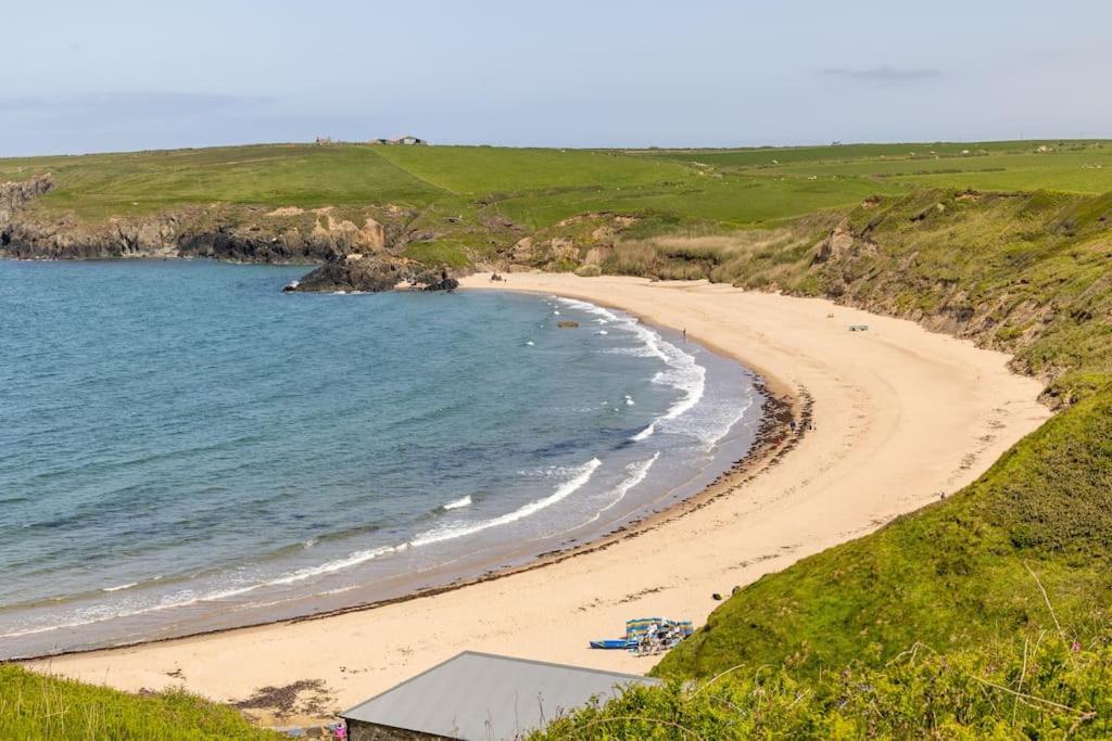 Rhiw Plas Newydd With Swimming Pool, Fire Pit, And Log Fires 빌라 외부 사진